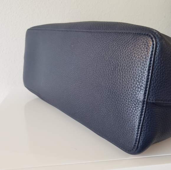 ❗SOLD❗💋Tory Burch Navy Leather Perry Tote - Picture 6 of 14